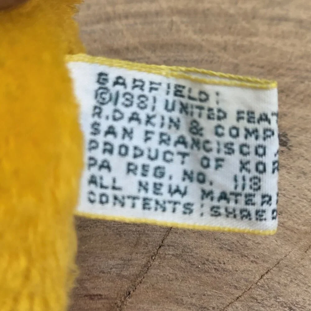 garfield vintage 9 1/2” dakin plush 1981